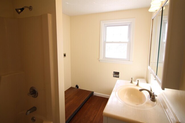 Building Photo - 90 Franklin St