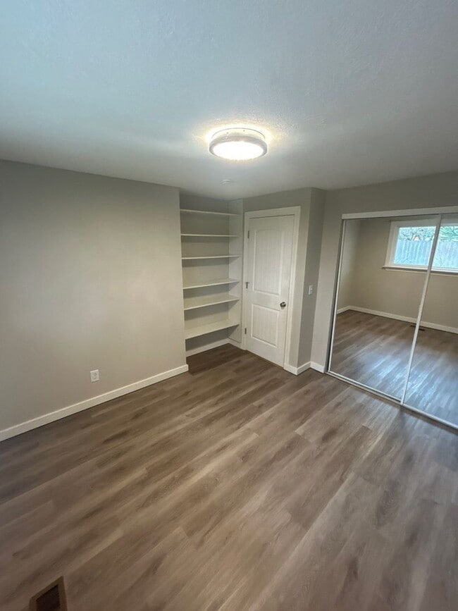 Building Photo - 3677 Carmelle Ct NE