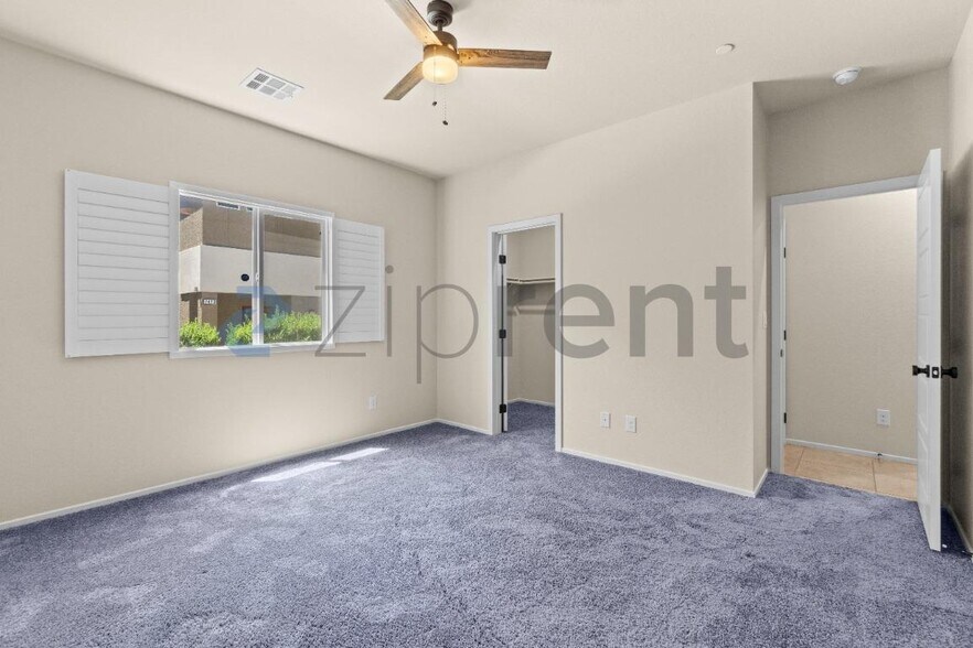 Building Photo - Unit
