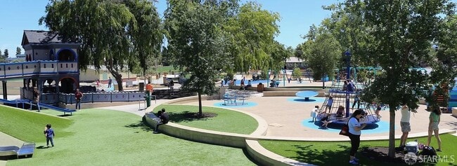 Building Photo - 720 Santa Paula Ave