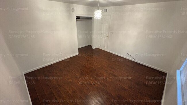 Building Photo - 3 bedroom 2 bathroom home with pool and near shopping centers.
