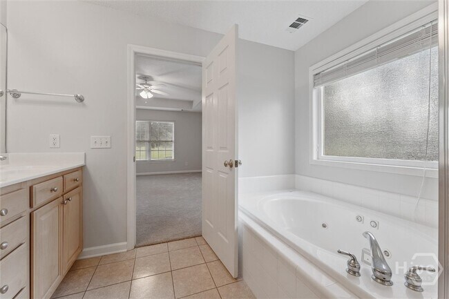 Building Photo - 161 Marshview Dr