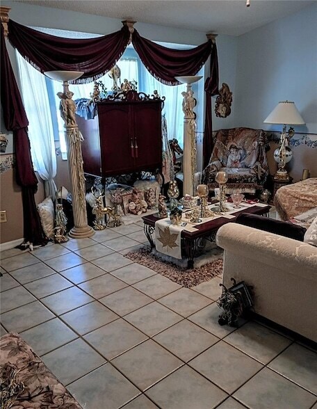 Building Photo - 564 W Central Ave