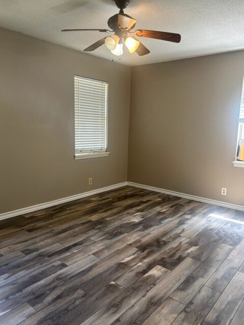 Building Photo - 711 Hillview St