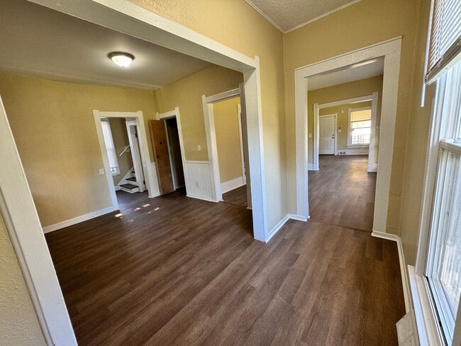 Building Photo - 4 Bedroom House