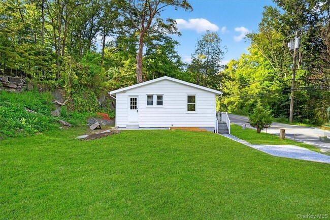 Building Photo - 2091 Maple Ave