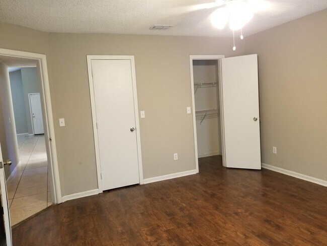 Building Photo - 10660 Northwyck Dr