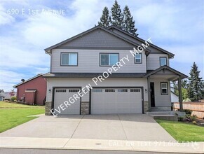 Building Photo - 4bd/2.5ba | Fully Fenced with Covered Pati...