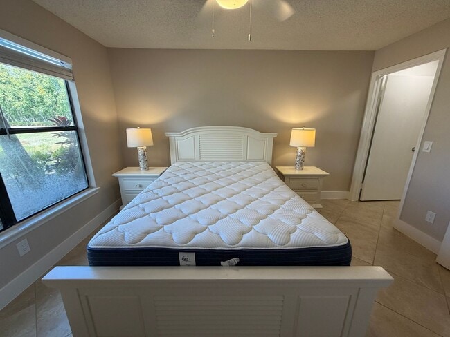 Building Photo - ANNUAL RENTAL - FURNISHED 1 BED / 1 BATH AT OASIS