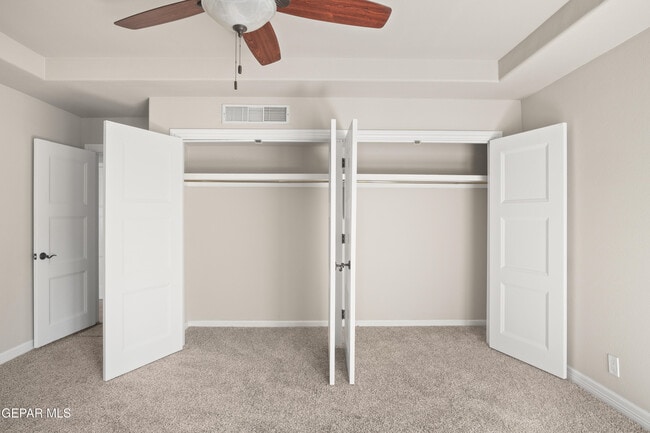 Building Photo - 6204 Pinehurst Dr