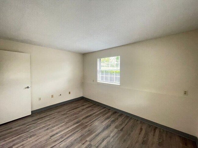 Building Photo - 185 Loudon Rd