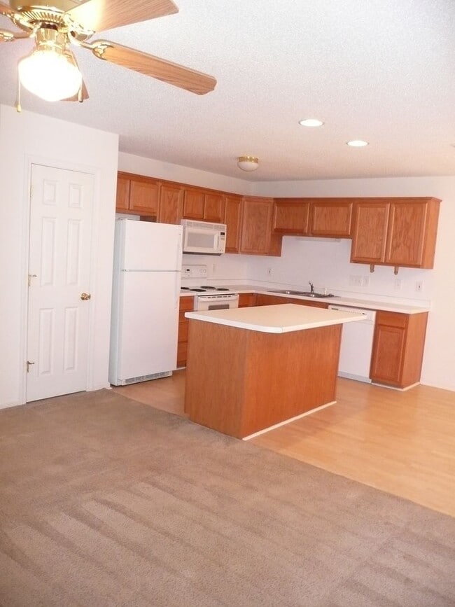 Building Photo - 141 Springwood Ln
