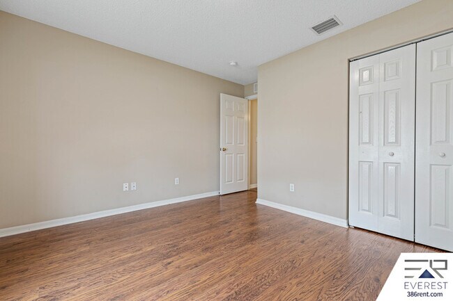 Building Photo - 39 Firethorn Ln