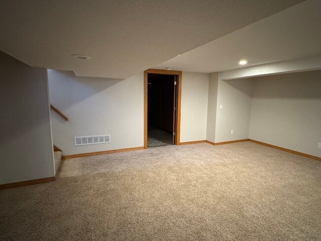 Building Photo - 233 Manor Dr