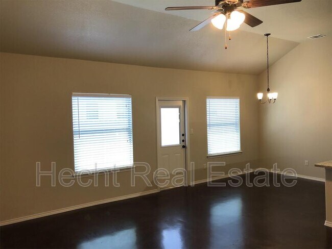 Building Photo - 492 Jack Rabbit Ln