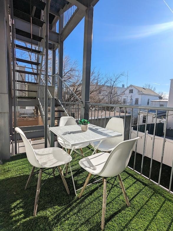 Building Photo - 33 Waverly St