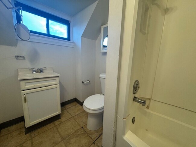 Building Photo - 4821 Centre Ave