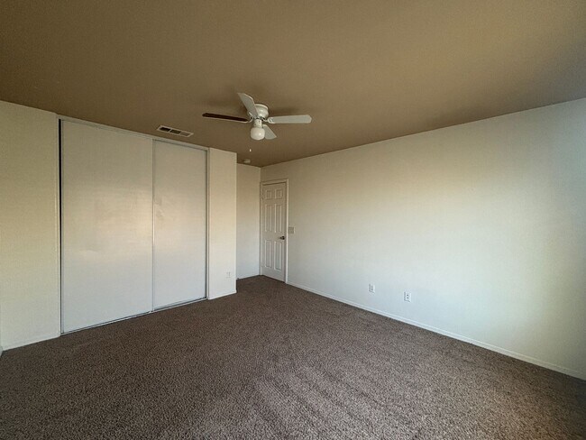 Building Photo - 44321 Sunmist Ct