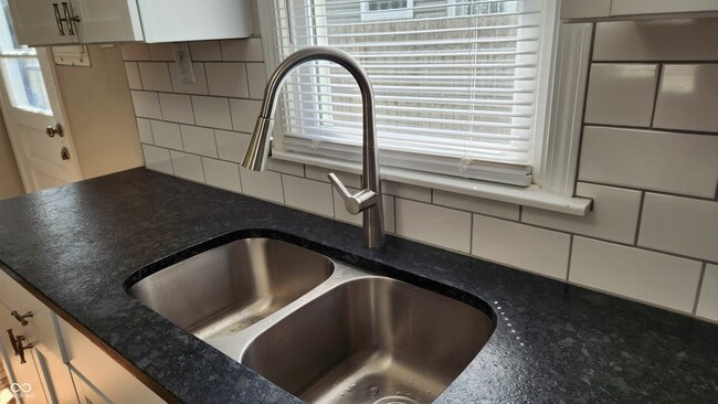 Building Photo - 1709 Kildare Ave