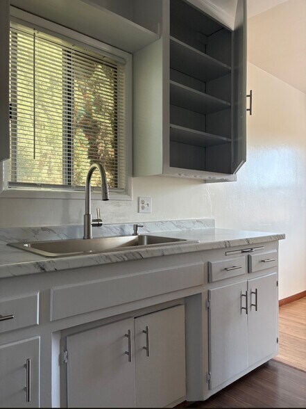Building Photo - 9800 San Carlos Ave