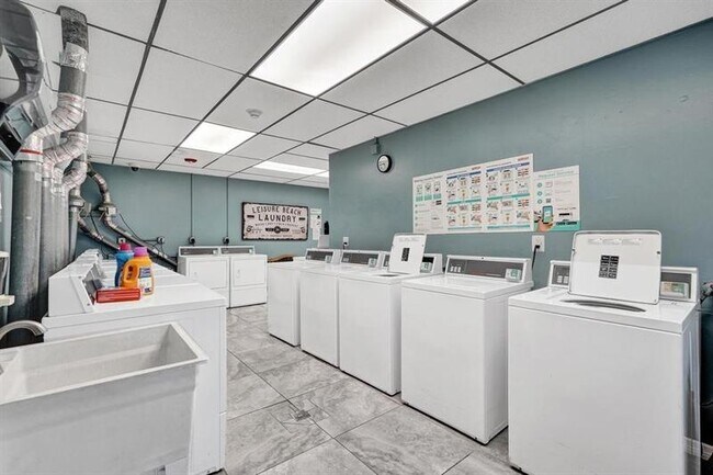 Building Photo - 200 S Birch Rd