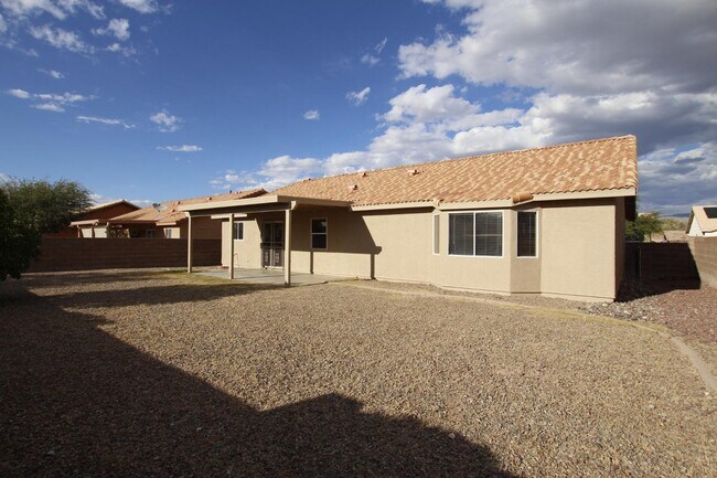 Building Photo - 9676 E Paseo Del Tornasol