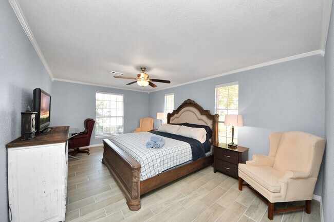 Building Photo - 5810 Wanakah Dr