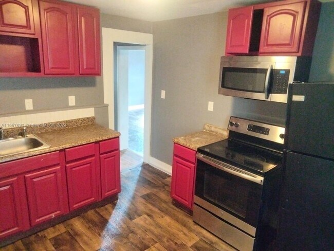 Building Photo - 1494 Iranistan Ave