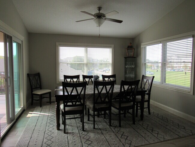 Building Photo - 3761 Deckard Dr
