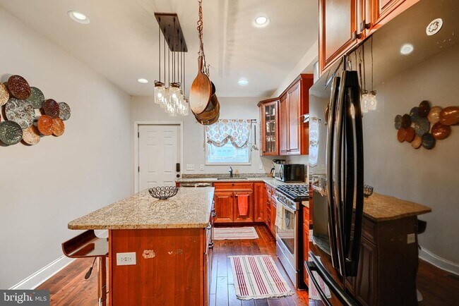 Building Photo - 1730 E Chase St