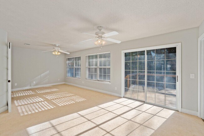 Building Photo - 654 Territory Ln