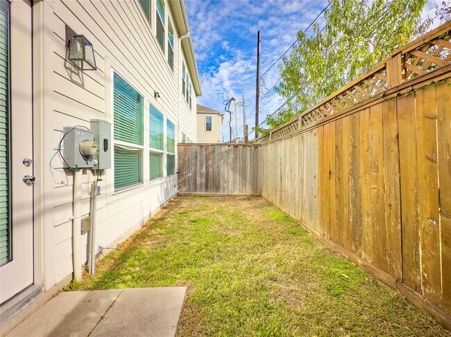 Building Photo - 1602 Westside Gardens Ln