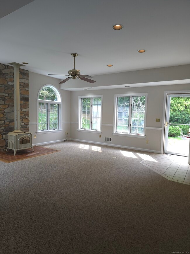Building Photo - 523 Overlook Dr
