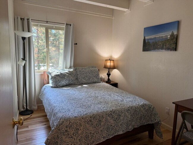 Building Photo - Centrally located townhouse in Incline Village