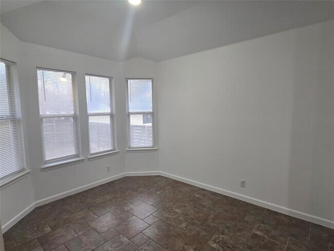 Building Photo - 103 Hummingbird Ct