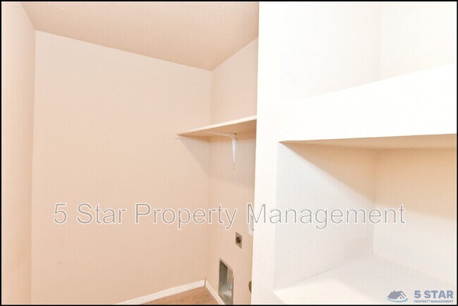 Building Photo - 916 Villa Seca Dr