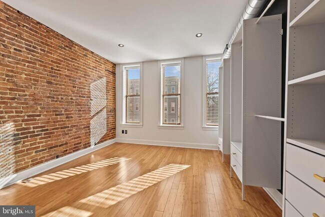 Building Photo - 412 E Lanvale St