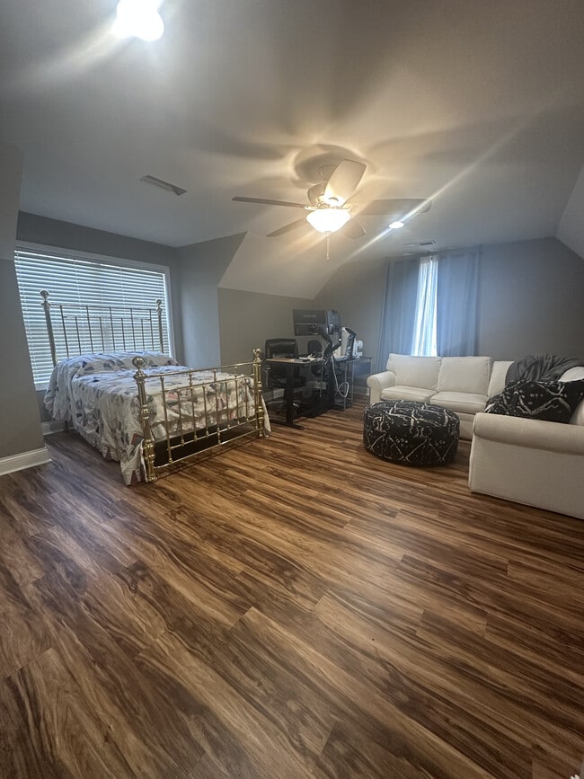 Building Photo - 2424 Calendula Rd