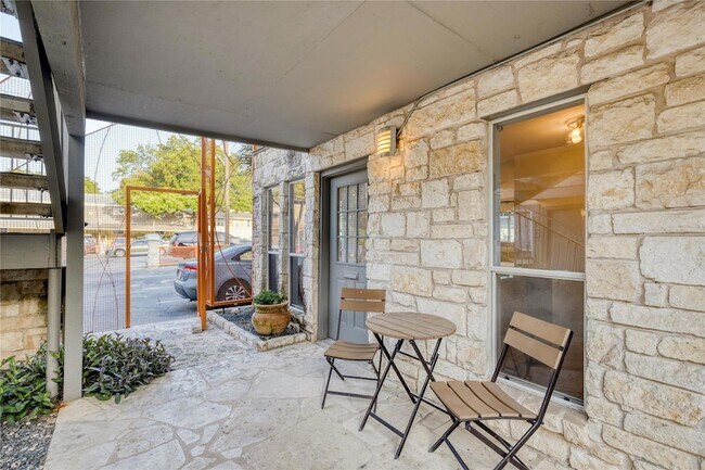 Building Photo - 2526 Durwood St