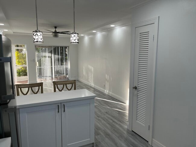 Building Photo - 2748 NE 28th Ave