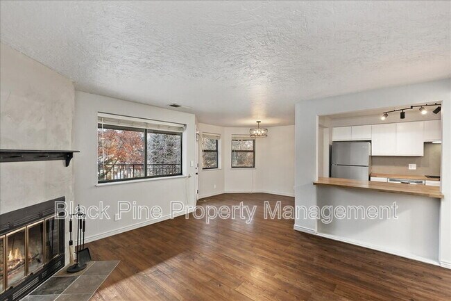 Building Photo - 3675 S Gekeler Ln