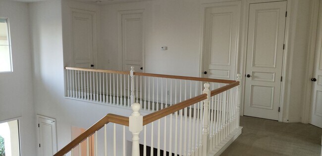 Building Photo - 70 Vía De La Valle