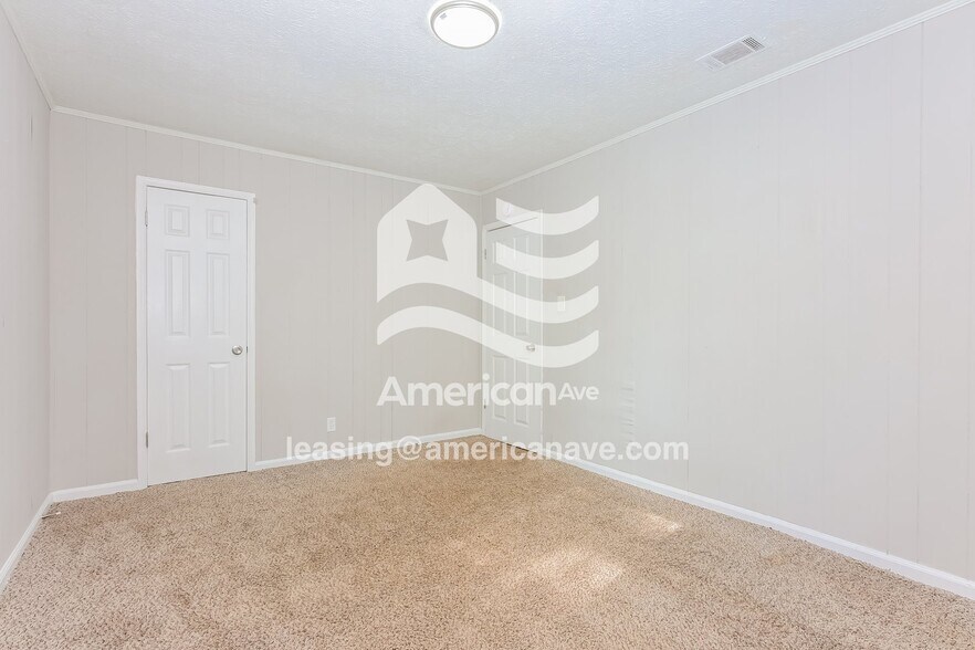 Building Photo - 928 Perry Dr