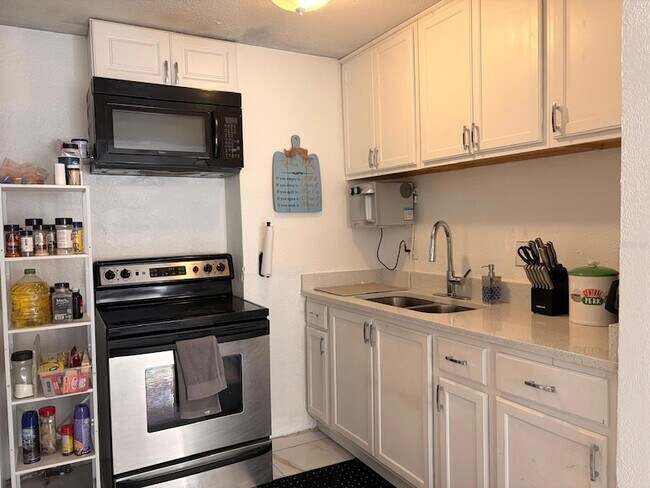 Building Photo - 1039 25th St