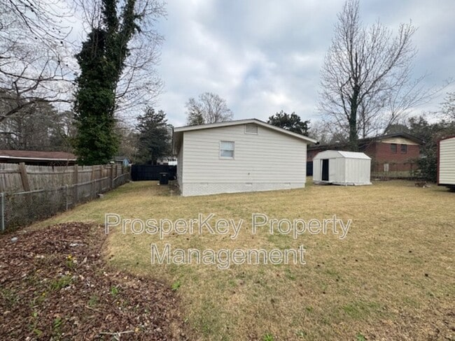 Building Photo - 323 Tennant Ave