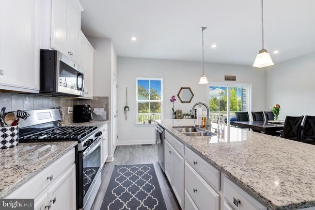 Building Photo - 105 Burkwood Ter