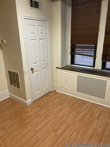 Building Photo - 62 Boylston St