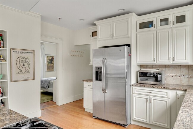 Building Photo - 266 Belmont St