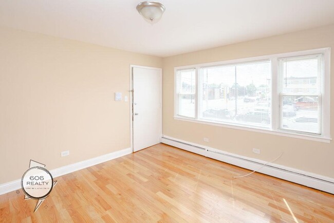 Building Photo - Bright and Sunny Cicero Apts Available!