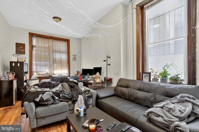 Building Photo - 4011 Pine St